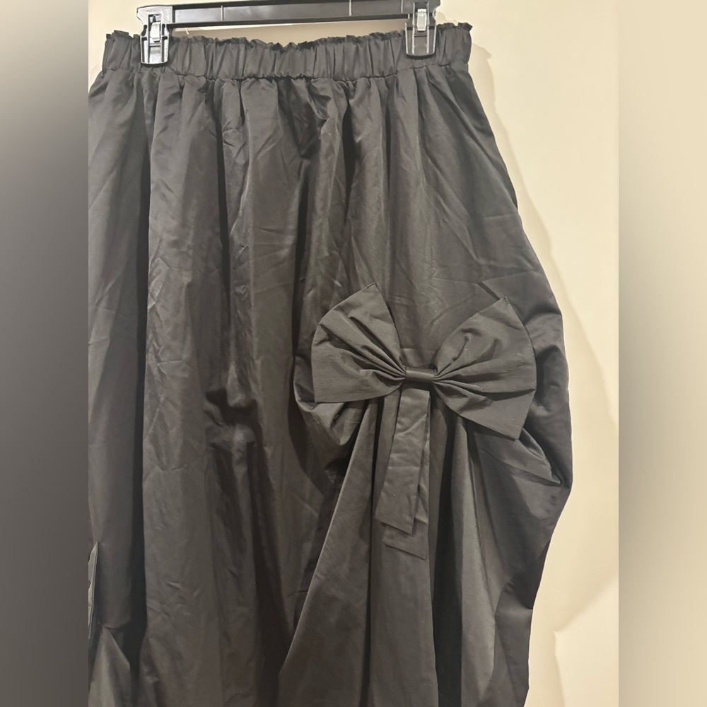 Gracia Black Asymmetrical Bubble Midi Skirt - Picture 4 of 12